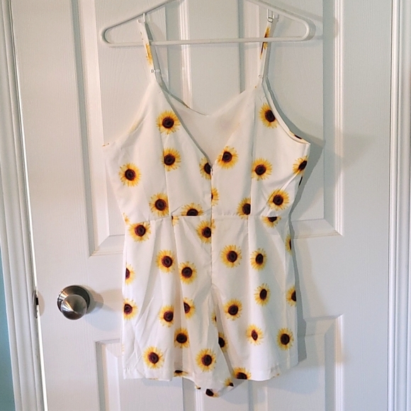Medium white romper, sunflower print - Picture 2 of 2